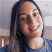 Estudiante universitaria dispuesta a dar lengua de signos española